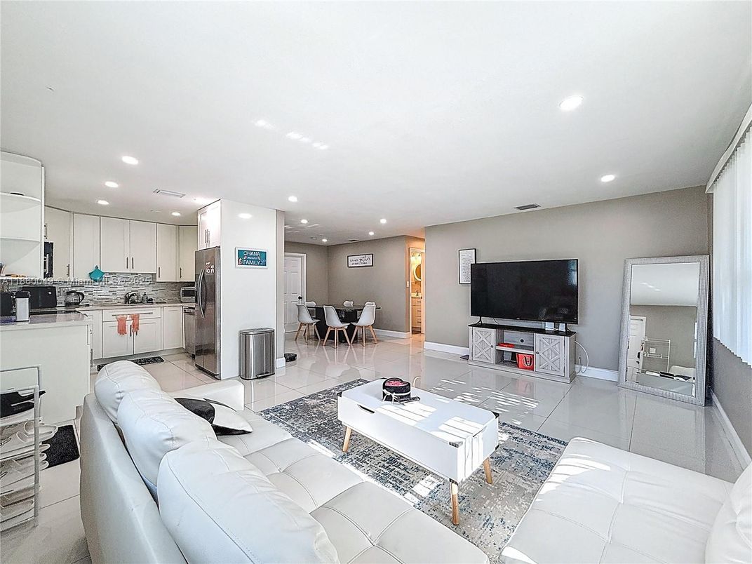 Dining room, Interior, Kitchen, Living room, Recessed Lighting