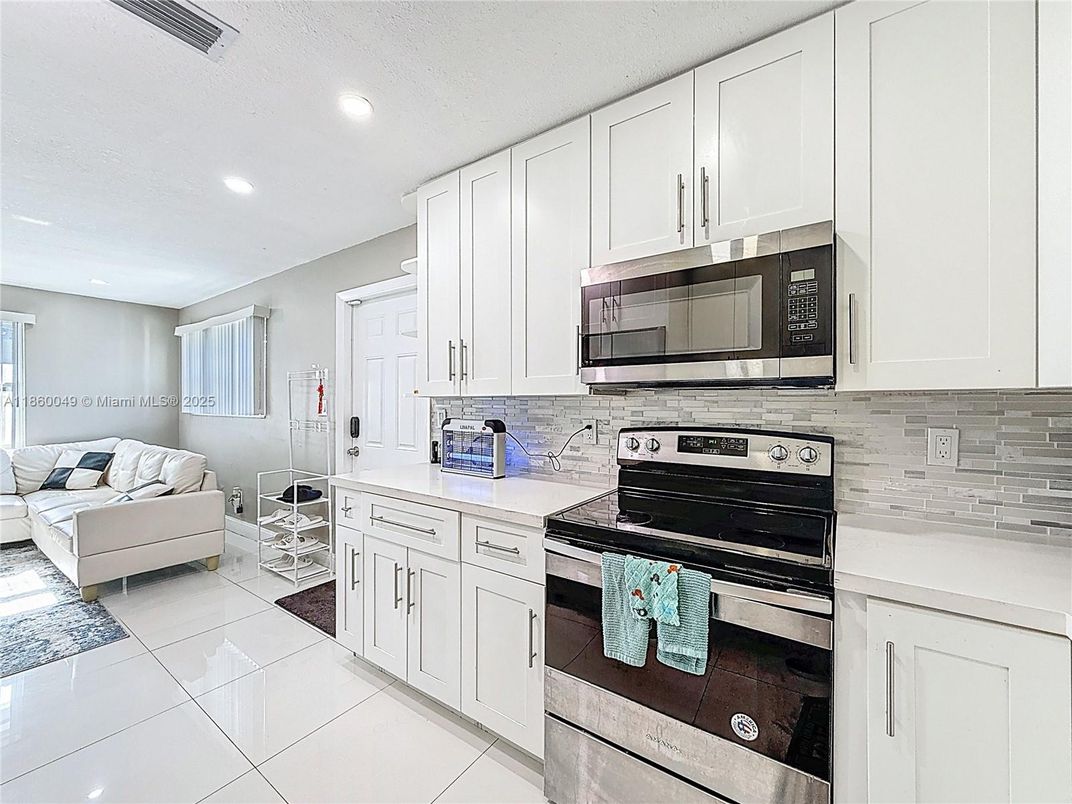 Interior, Kitchen, Living room, Recessed Lighting, Stainless Steel Appliances