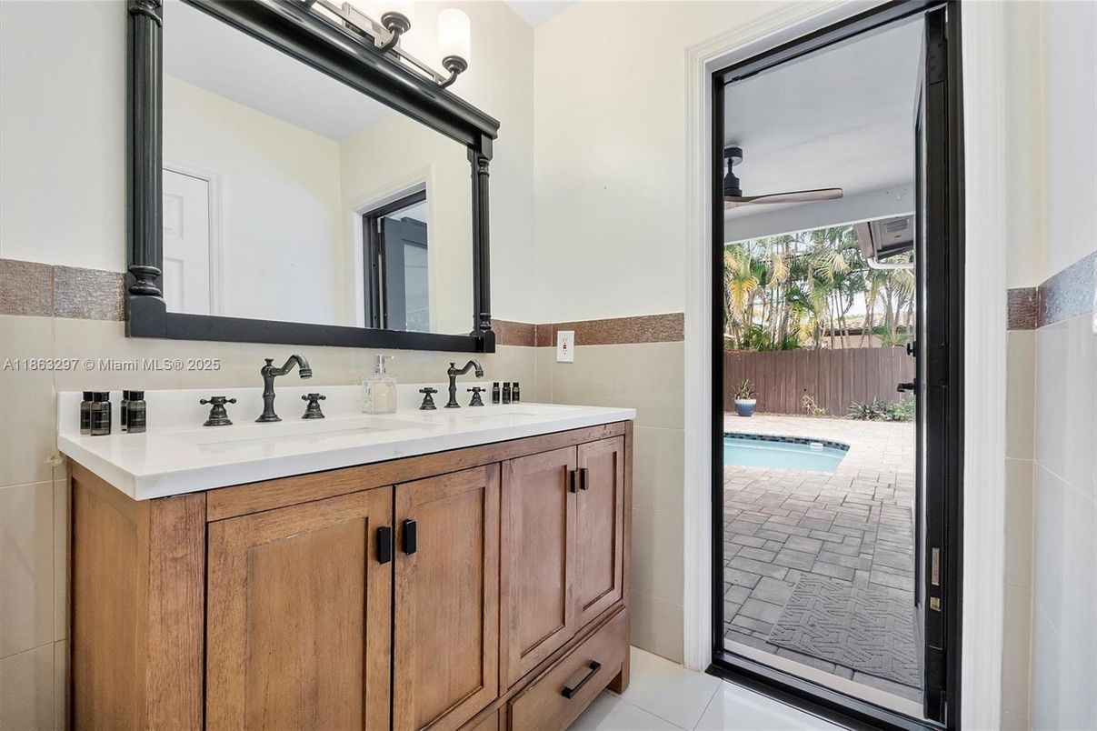 Bathroom, Dual Sink Vanities, Interior
