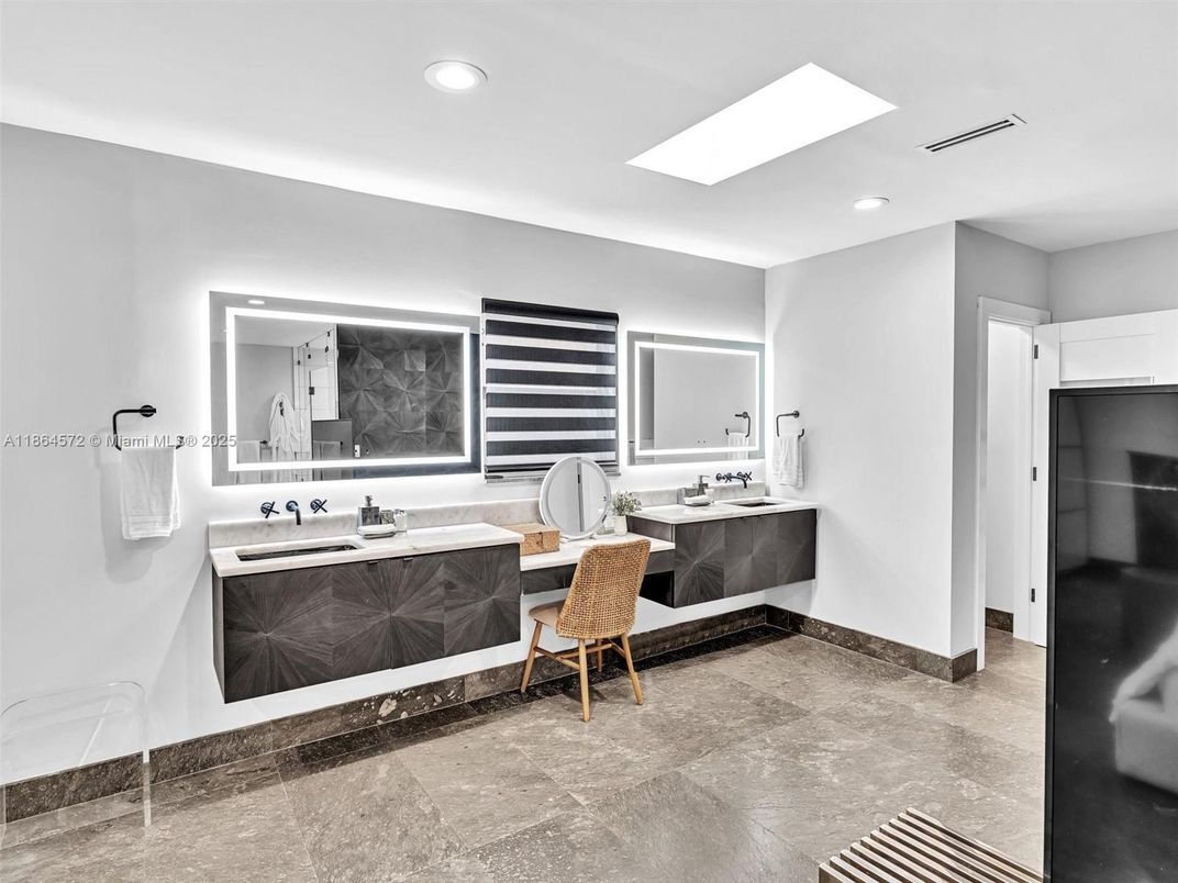 Bathroom, Home Office, Interior, Recessed Lighting