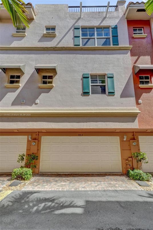 Attached, Exterior, Facade, Rowhouse