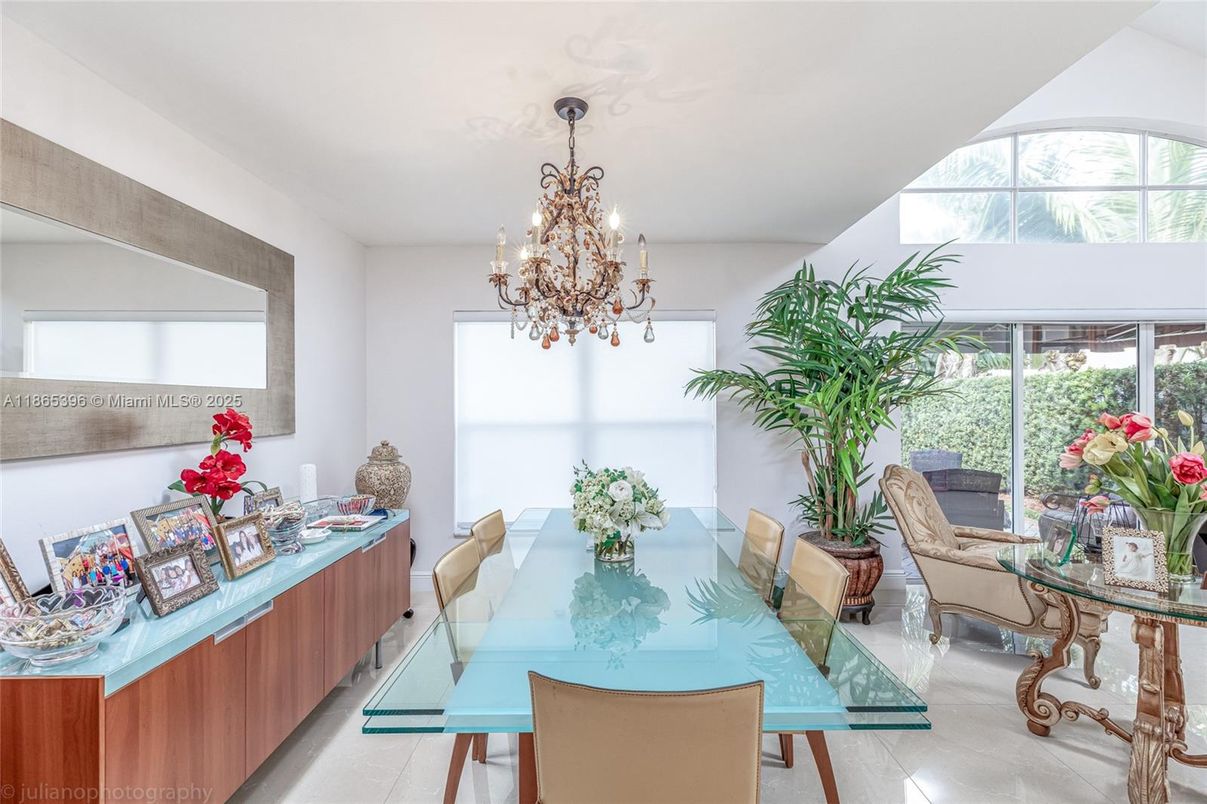 Chandelier, Dining room, Interior