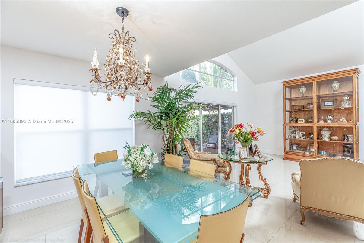 Chandelier, Dining room, Interior