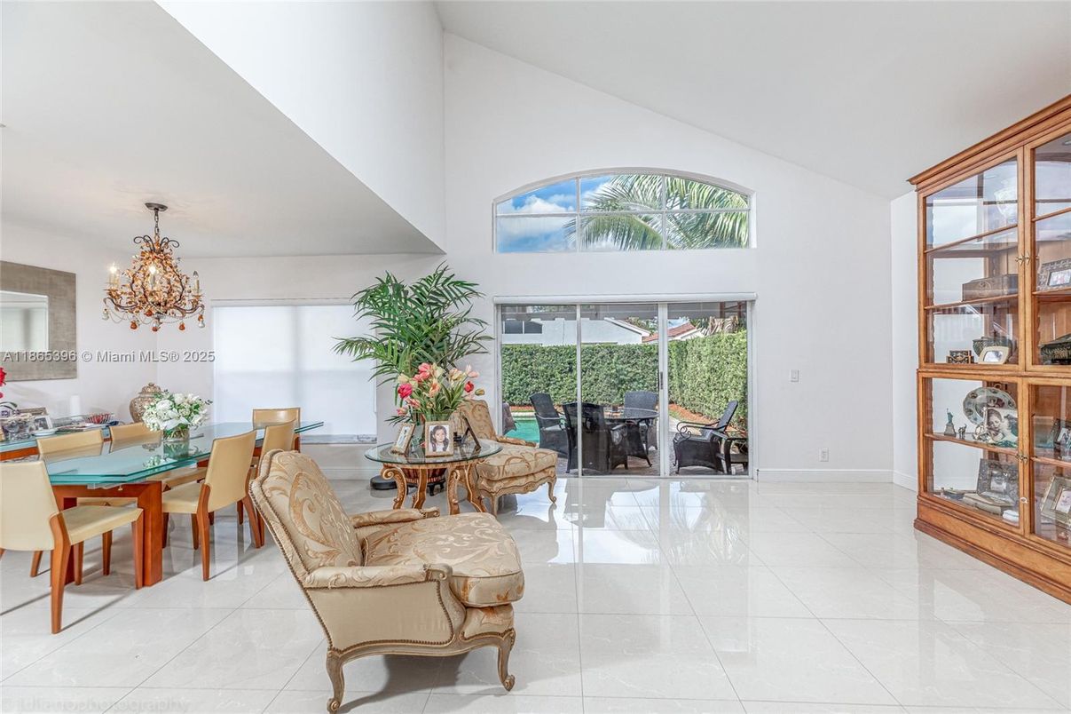 Chandelier, Dining room, Interior