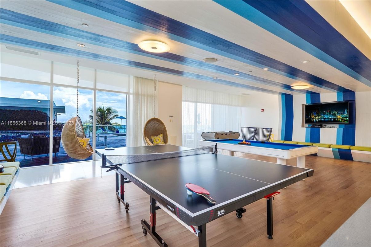 Billiard Table, Game Room, Interior, Wood Texture Flooring