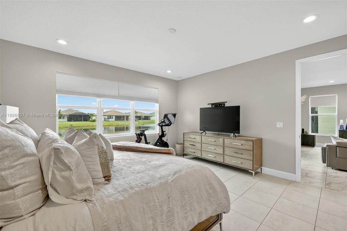 Bedroom, Fitness Equipment, Interior, Recessed Lighting