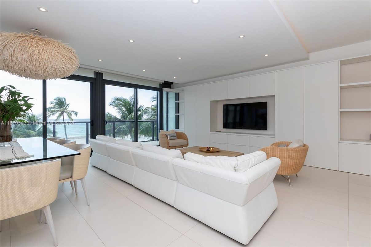 Dining room, Interior, Living room, Recessed Lighting, Water