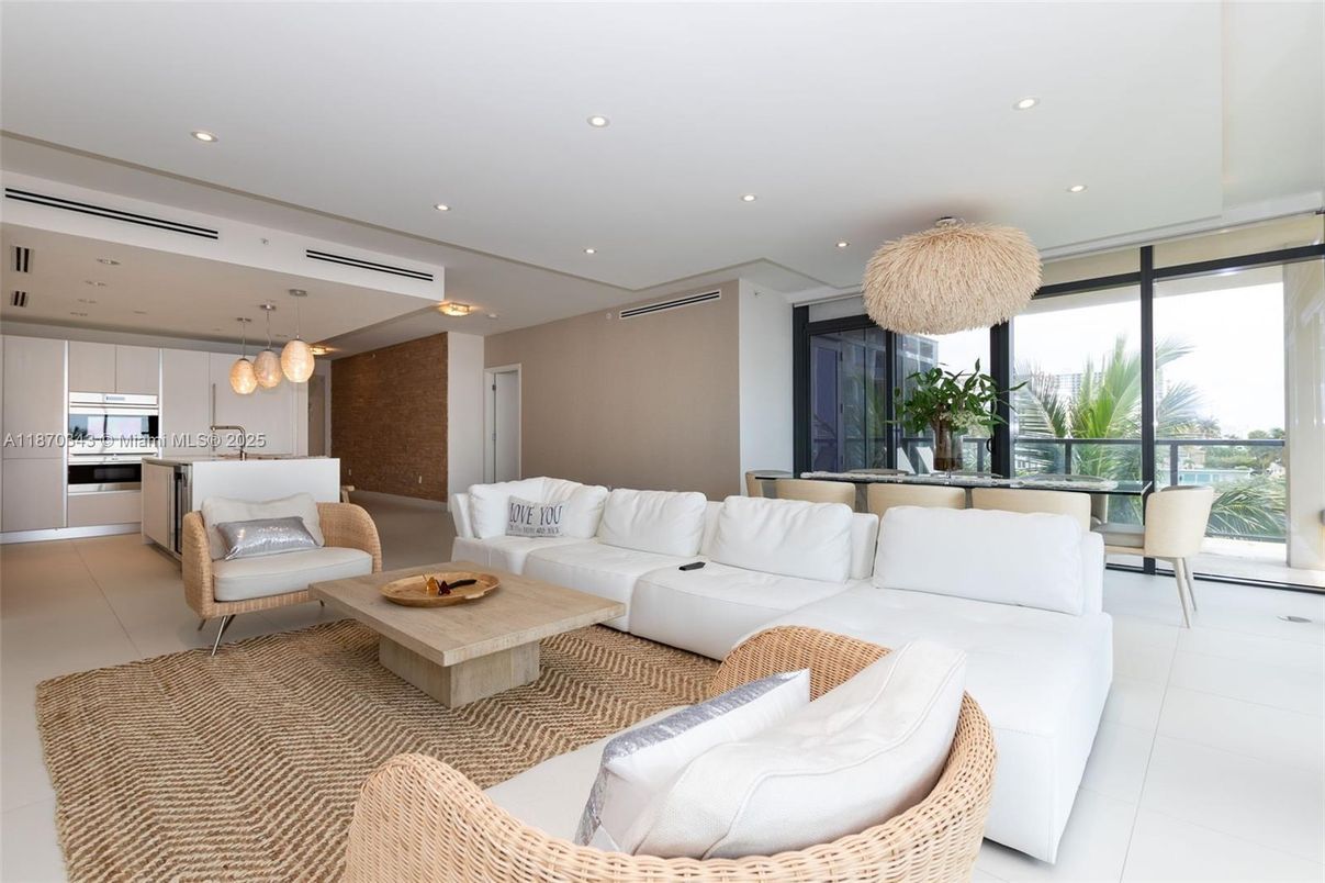 Interior, Kitchen, Living room, Pendant Lights, Recessed Lighting