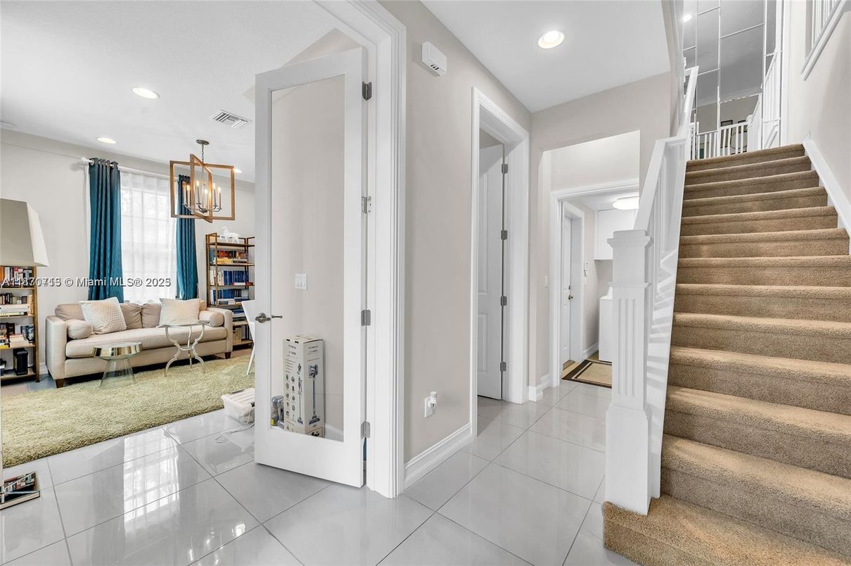 Interior, Living room, Pendant Lights, Recessed Lighting