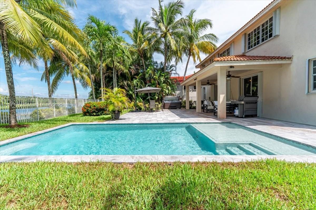 Exterior, Pool, Water