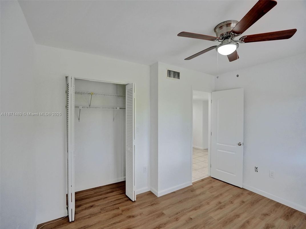 Empty room, Interior, Walk-in Closets, Wood Texture Flooring