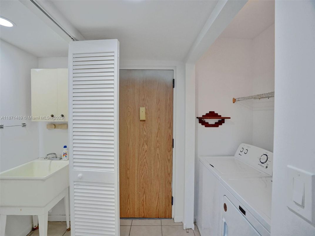 Interior, Recessed Lighting, Utility Closets, Washer