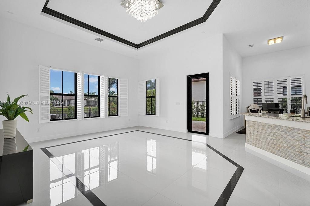 Empty room, Interior, Recessed Lighting