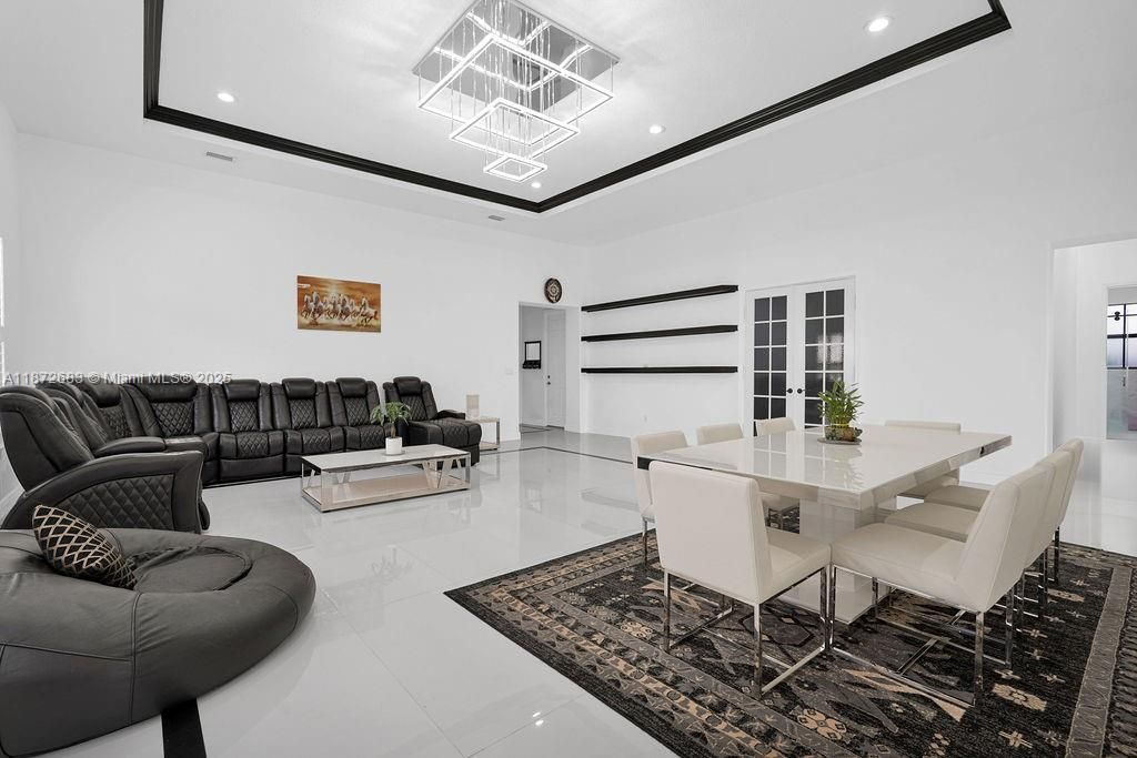 Dining room, Interior, Living room, Pendant Lights, Recessed Lighting