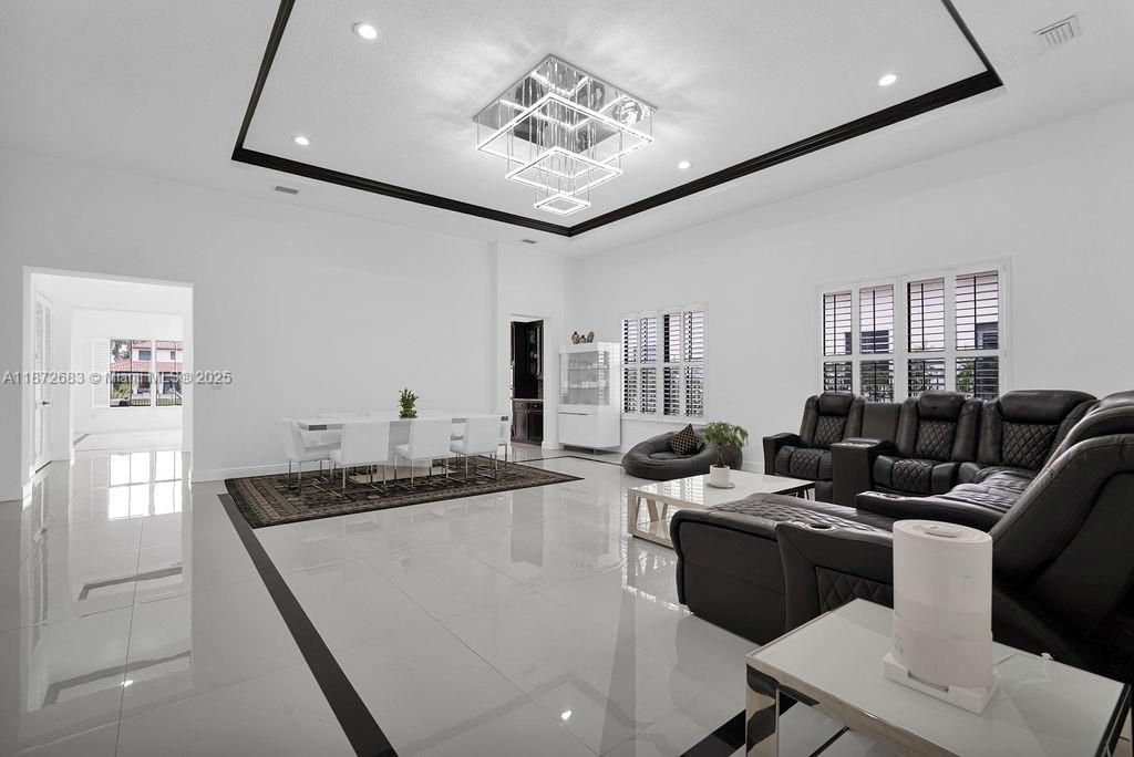 Dining room, Interior, Living room, Pendant Lights, Recessed Lighting