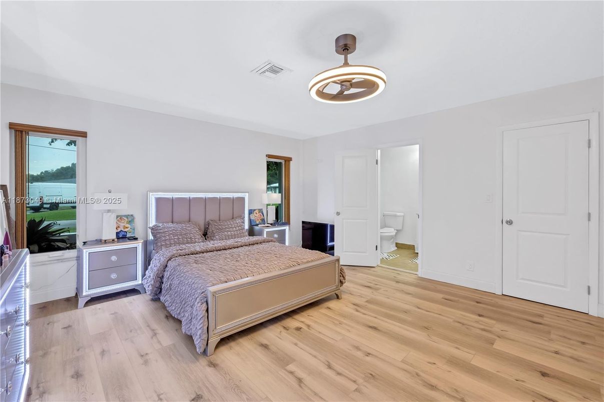 Bedroom, Interior, Pendant Lights, Wood Texture Flooring