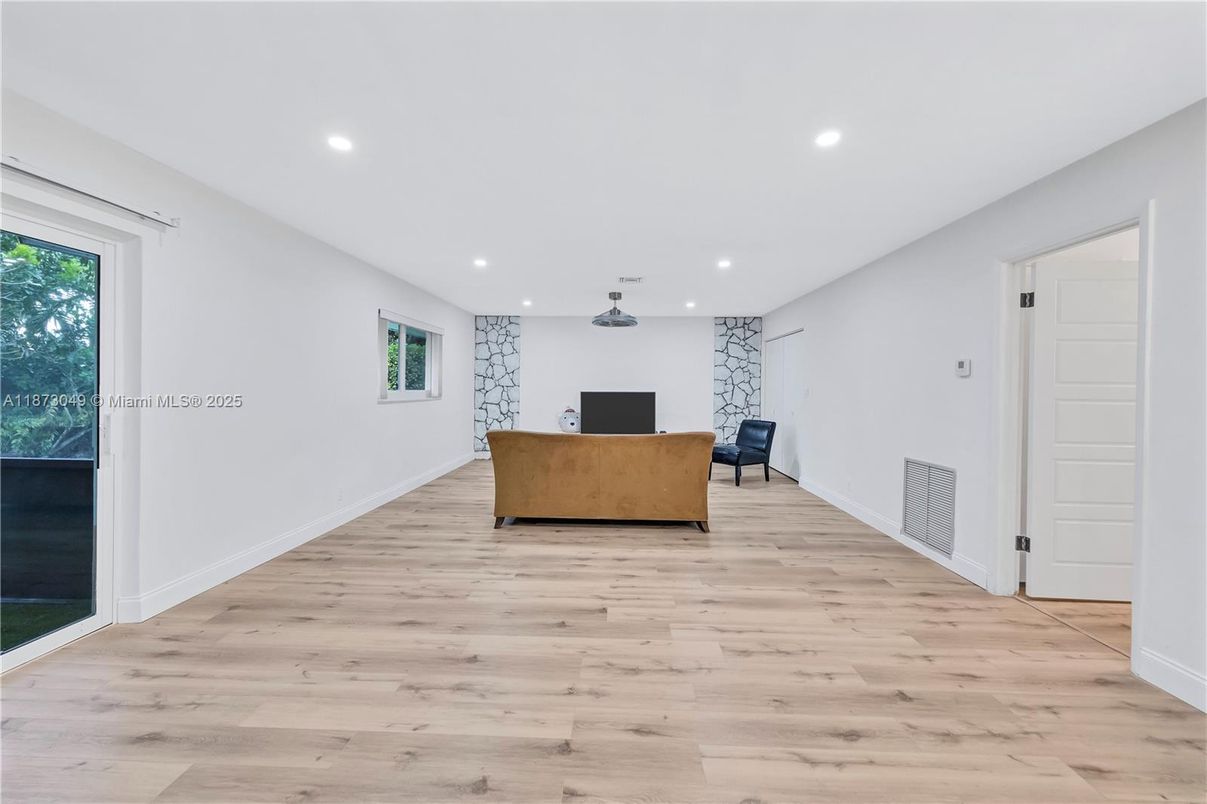 Interior, Recessed Lighting, Wood Texture Flooring