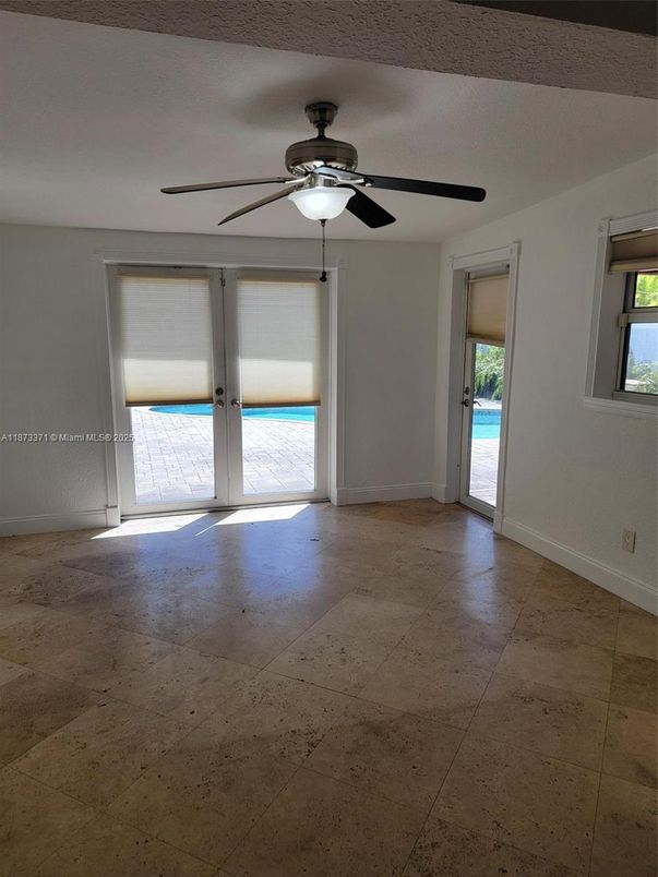 Empty room, Interior