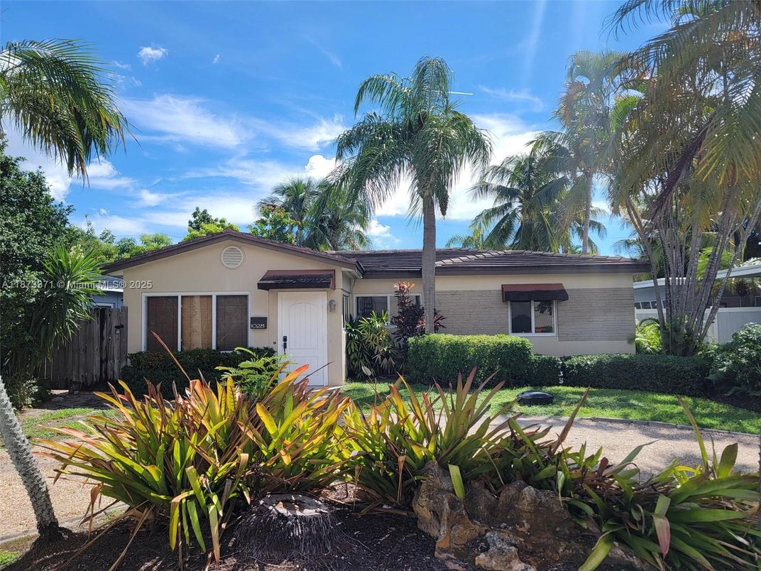 Backyard, Exterior, Facade, Ranch