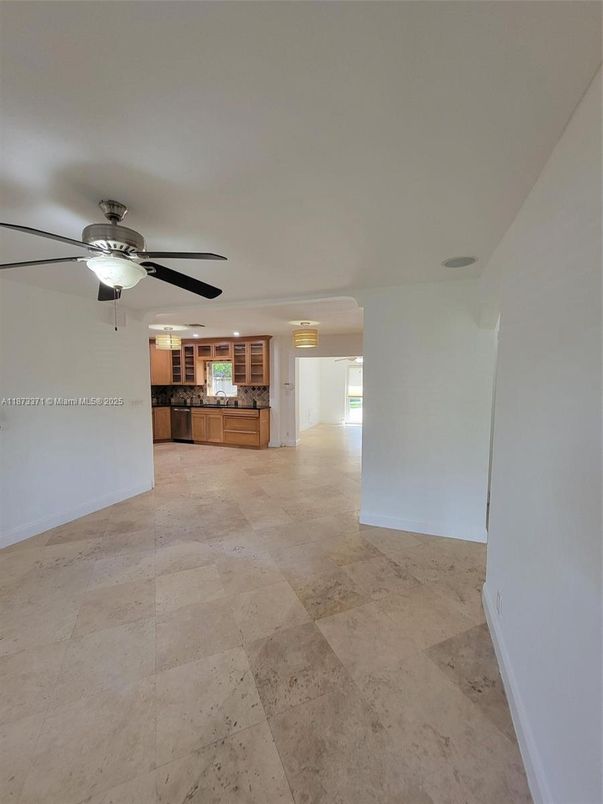 Empty room, Interior, Recessed Lighting