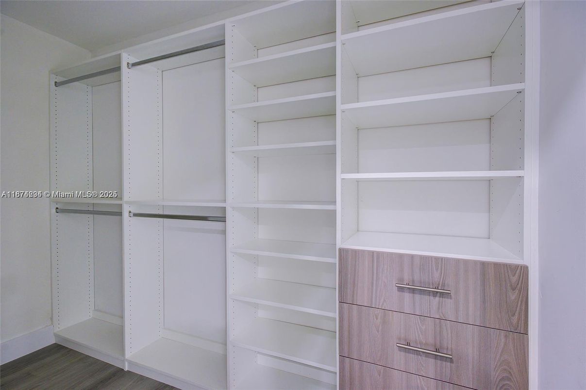 Interior, Walk-in Closets, Wood Texture Flooring