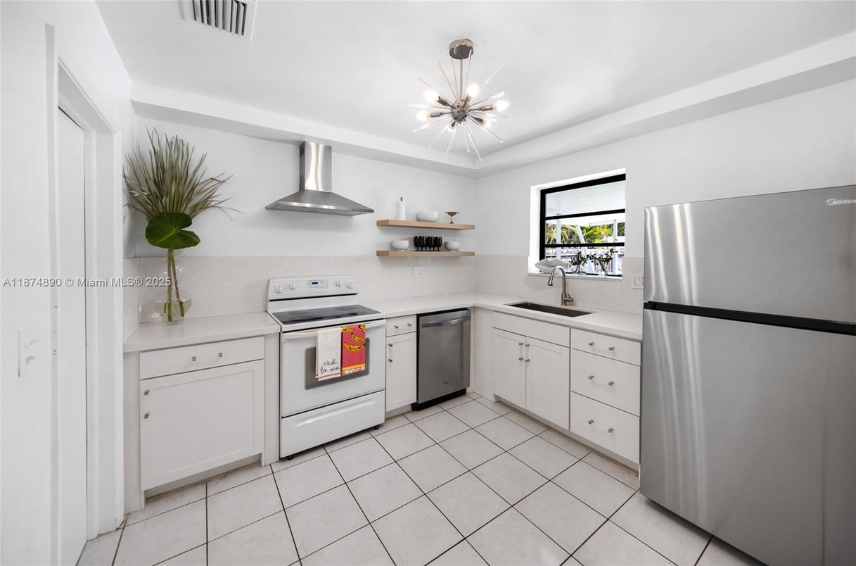 Interior, Kitchen, Pendant Lights, Stainless Steel Appliances
