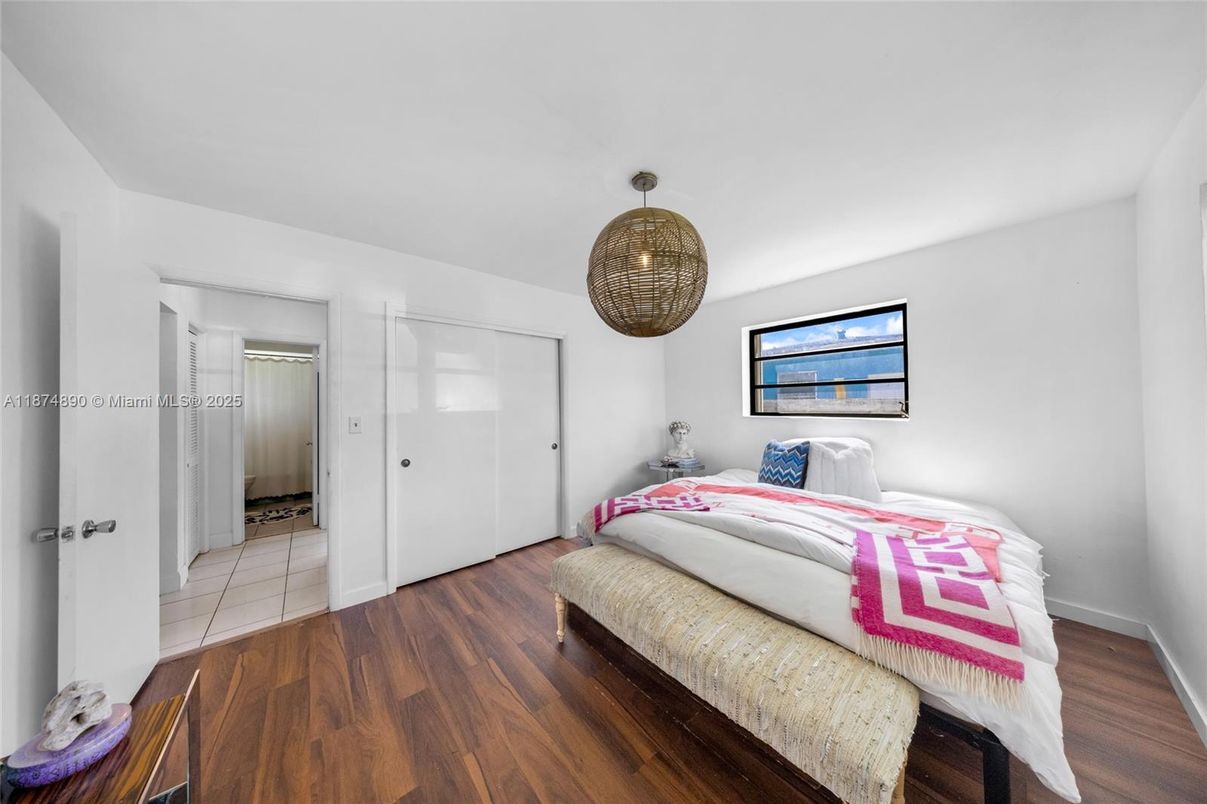 Bedroom, Interior, Pendant Lights, Wood Texture Flooring