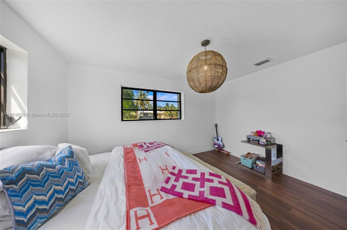Bedroom, Interior, Pendant Lights, Wood Texture Flooring