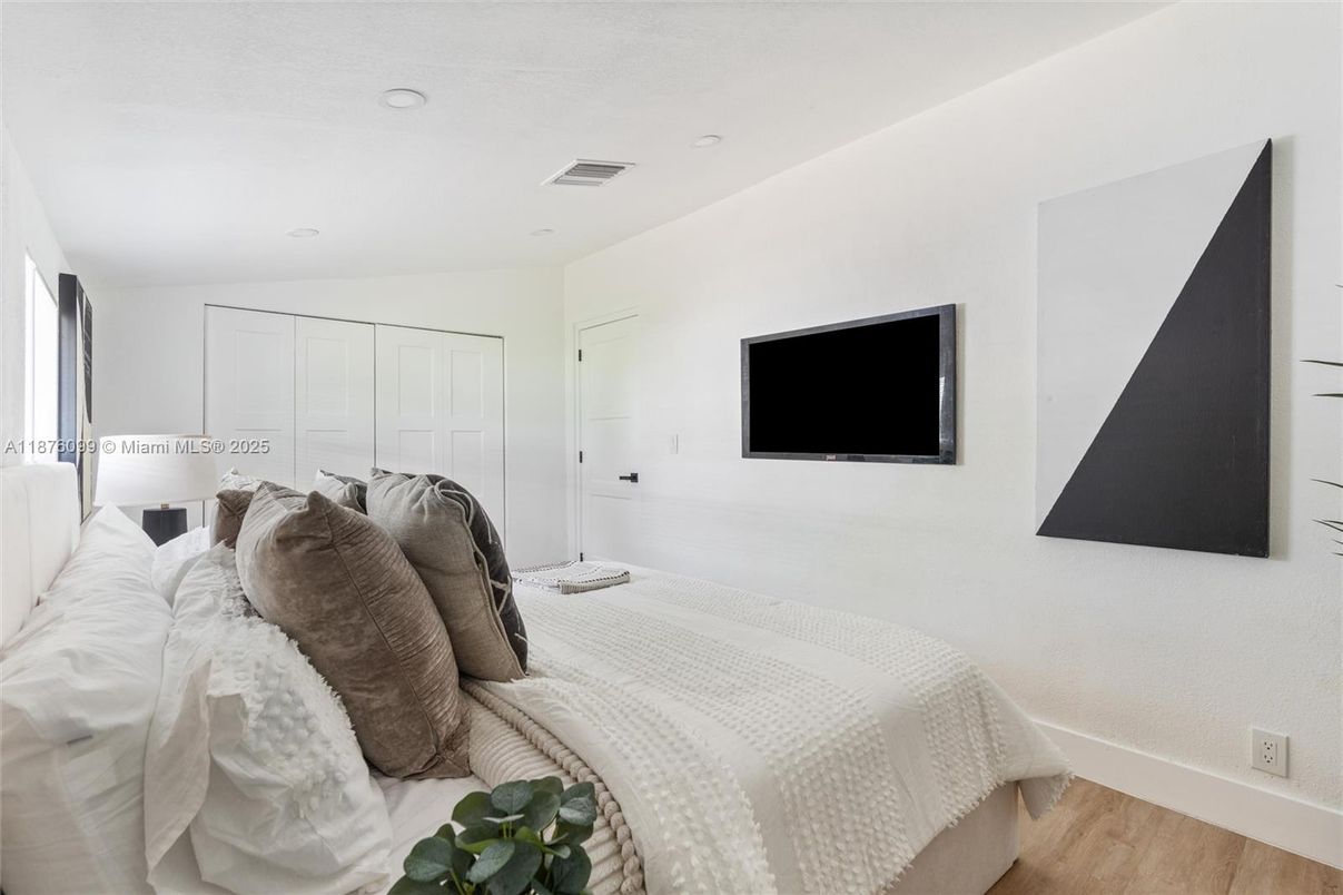 Bedroom, Interior, Recessed Lighting, Wood Texture Flooring