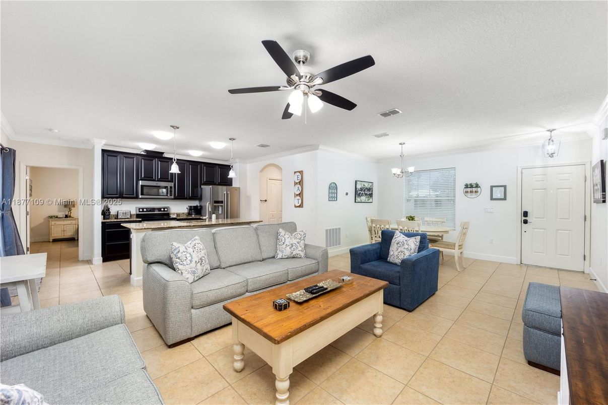 Chandelier, Dining room, Interior, Kitchen, Living room, Pendant Lights, Stainless Steel Appliances