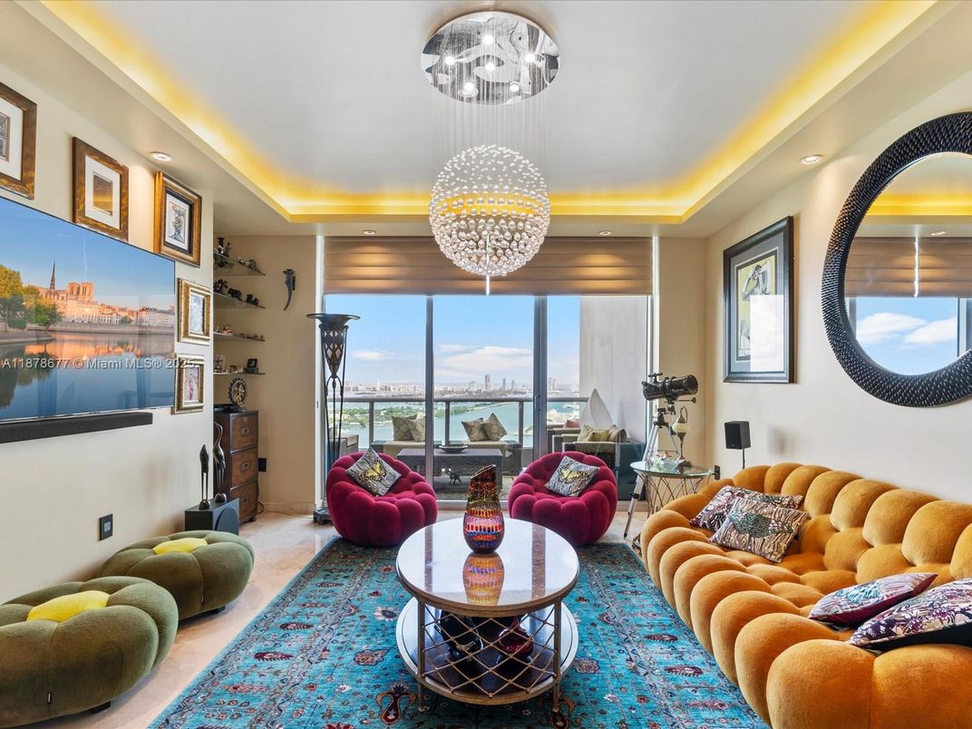 Interior, Living room, Pendant Lights, Recessed Lighting