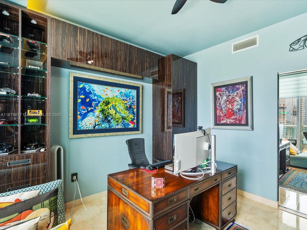 Home Office, Interior