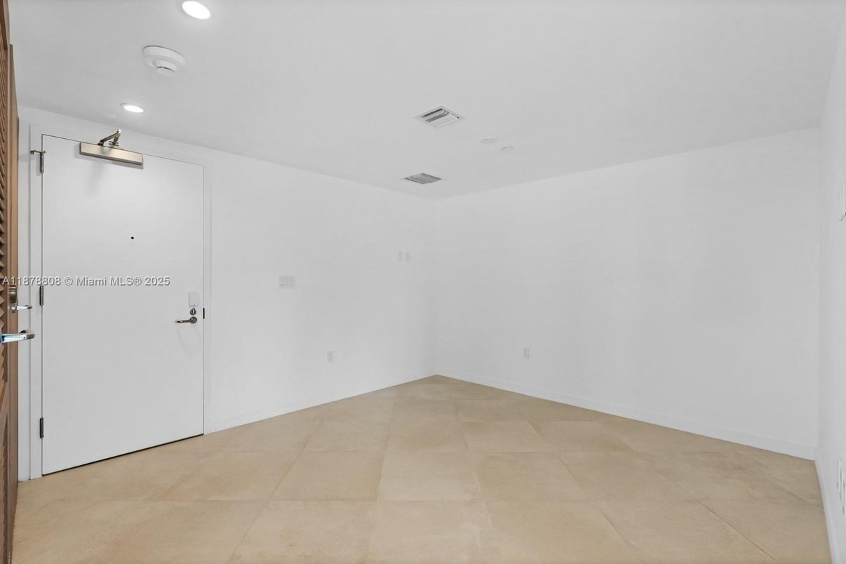 Empty room, Interior, Recessed Lighting