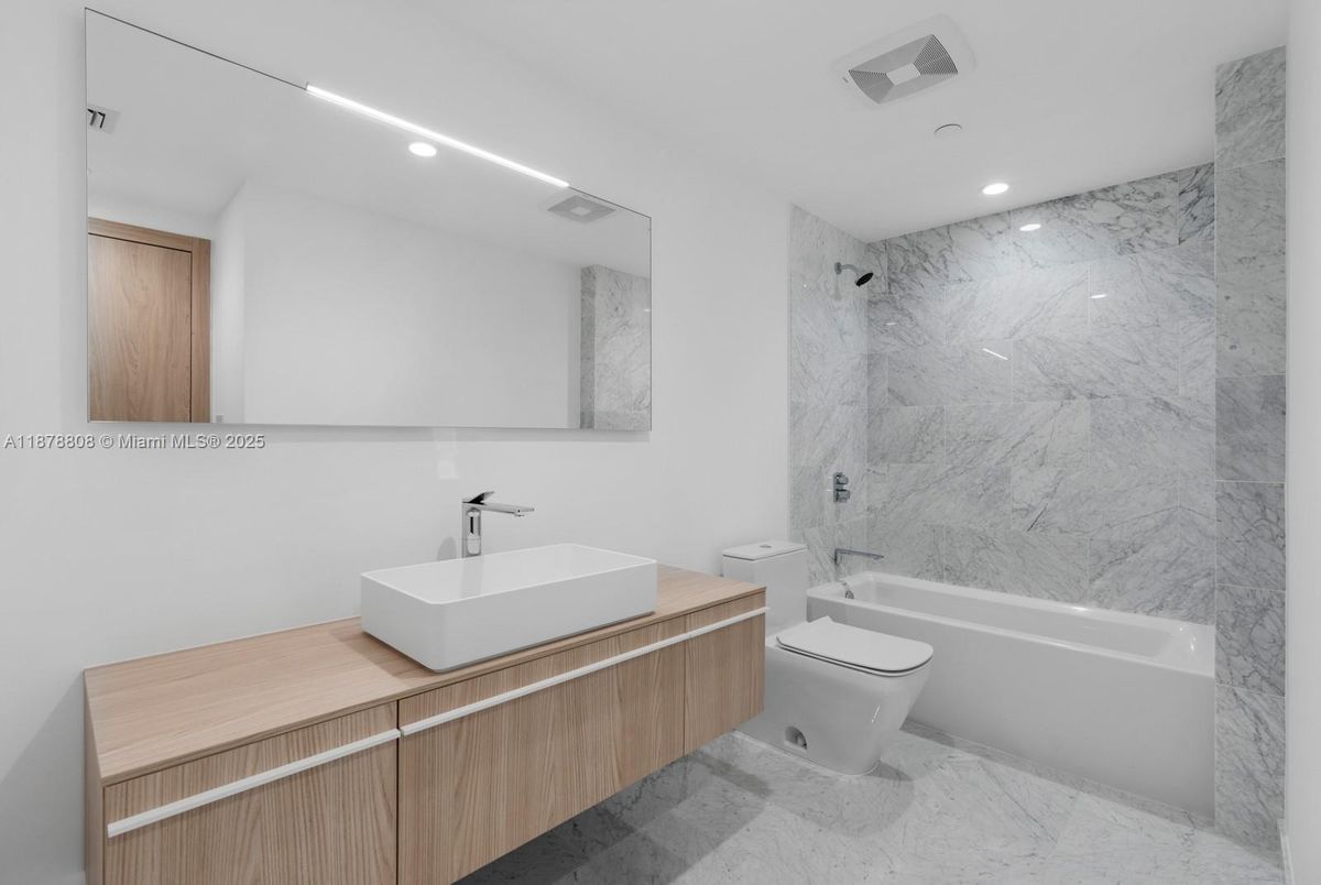 Bathroom, Interior, Marble, Marble Walls, Recessed Lighting