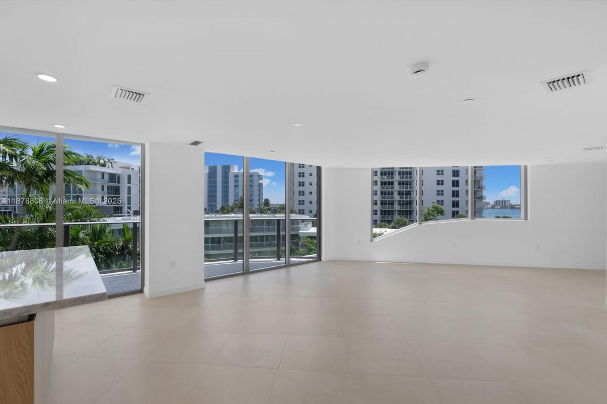 Empty room, Interior, Recessed Lighting