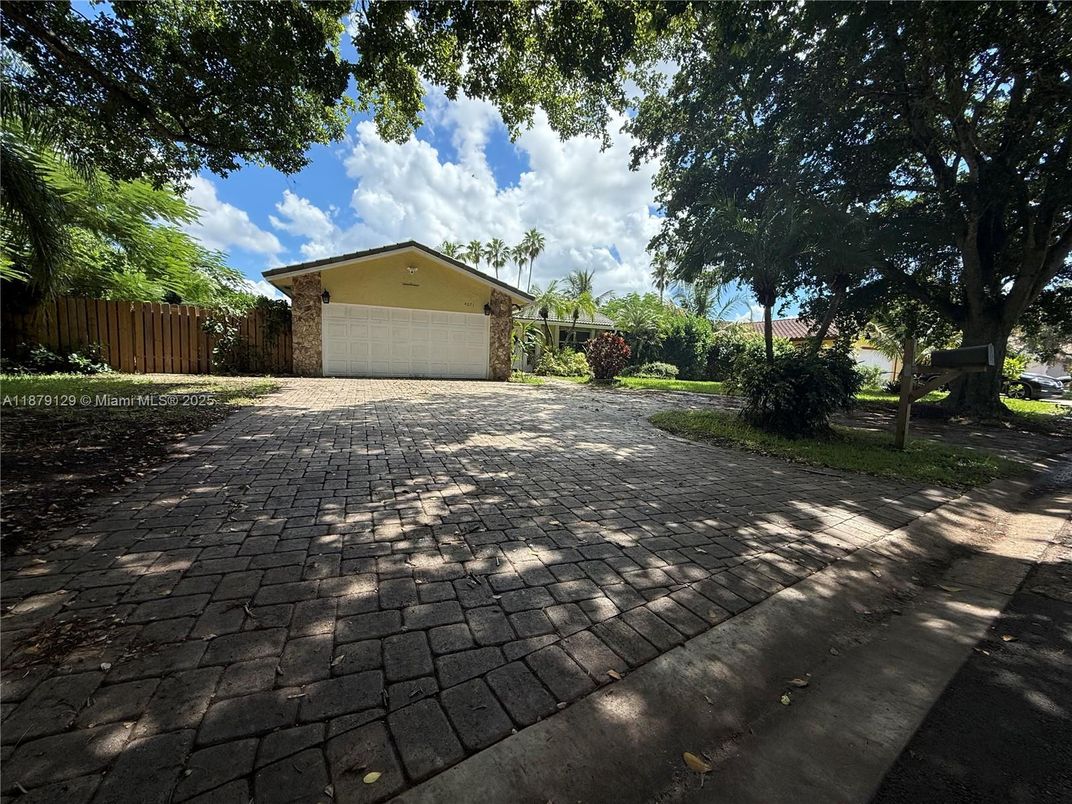 Detached Garage, Exterior