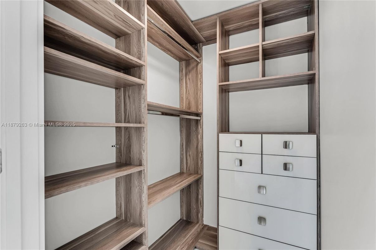 Interior, Walk-in Closets