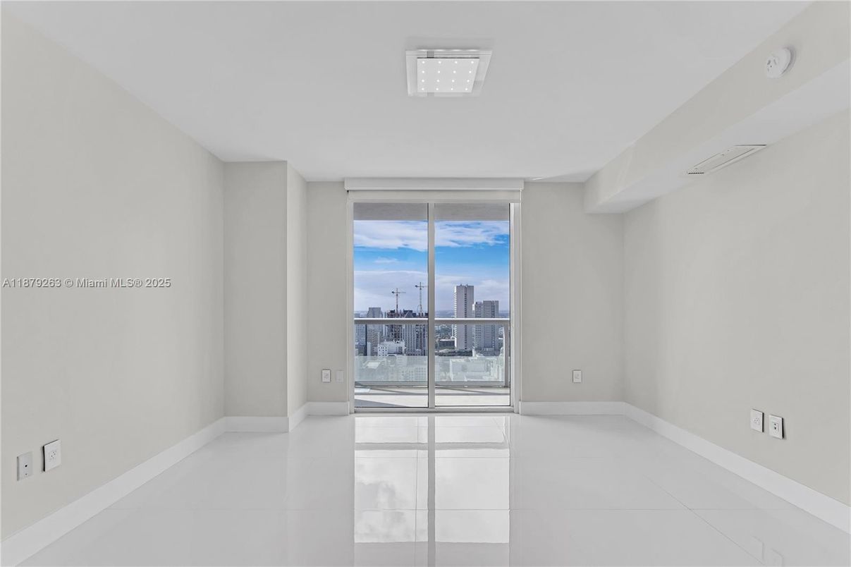 Empty room, Interior, Water