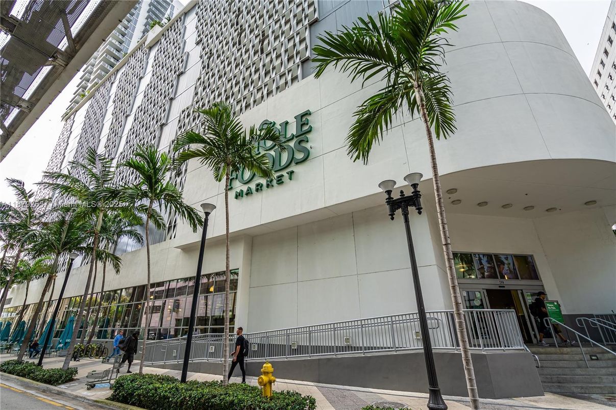 Exterior, Facade, Highrise