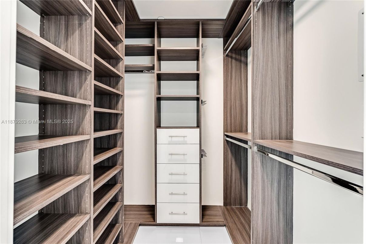 Interior, Walk-in Closets