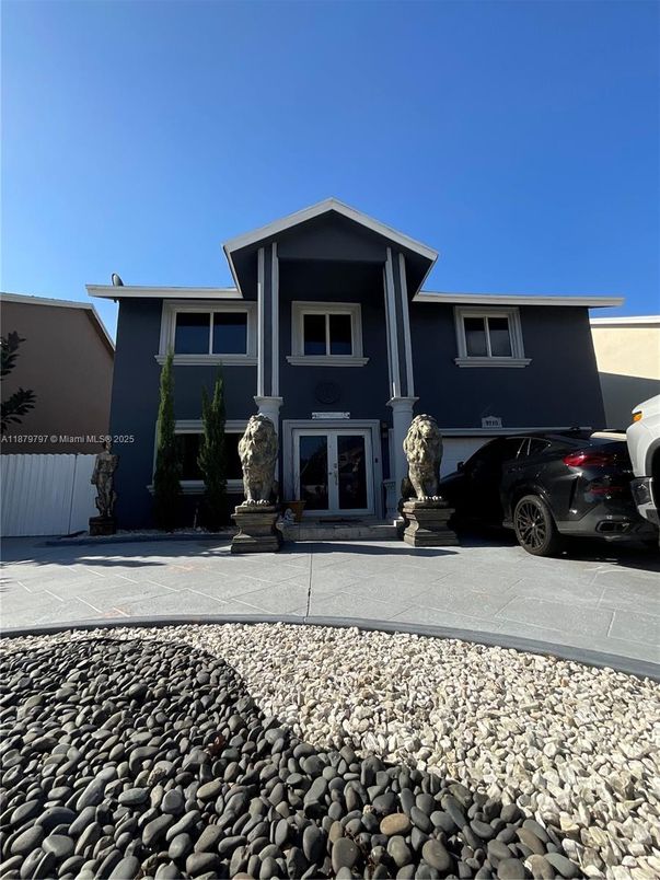 Attached, Exterior, Facade, American Craftsman