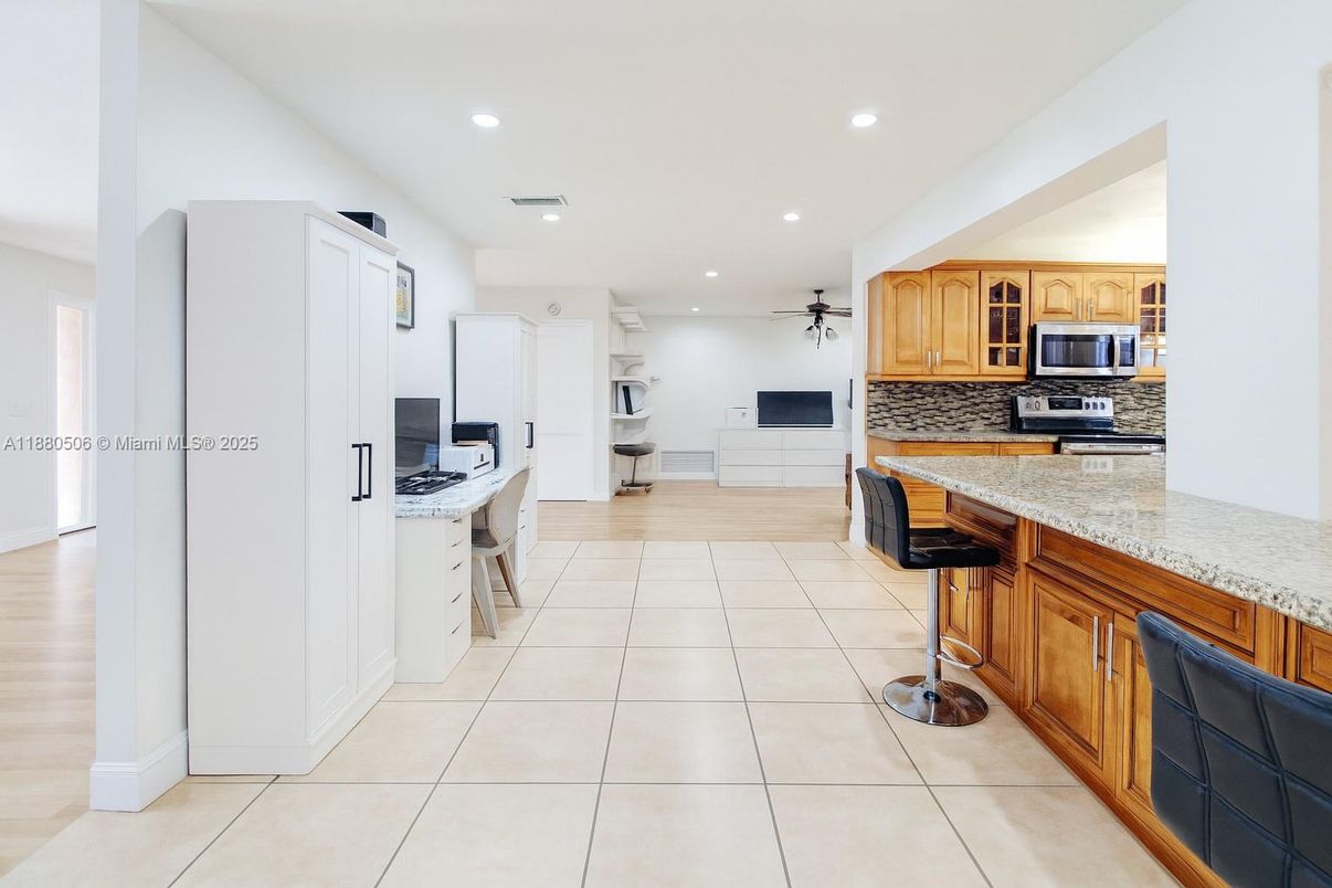 Fireplace, Interior, Kitchen, Recessed Lighting, Wood Texture Flooring