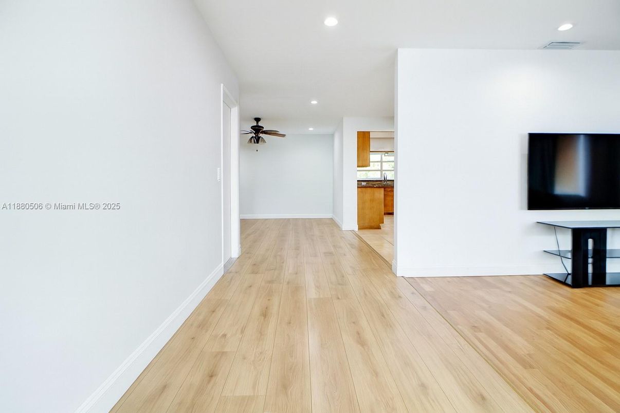 Interior, Recessed Lighting, Wood Texture Flooring