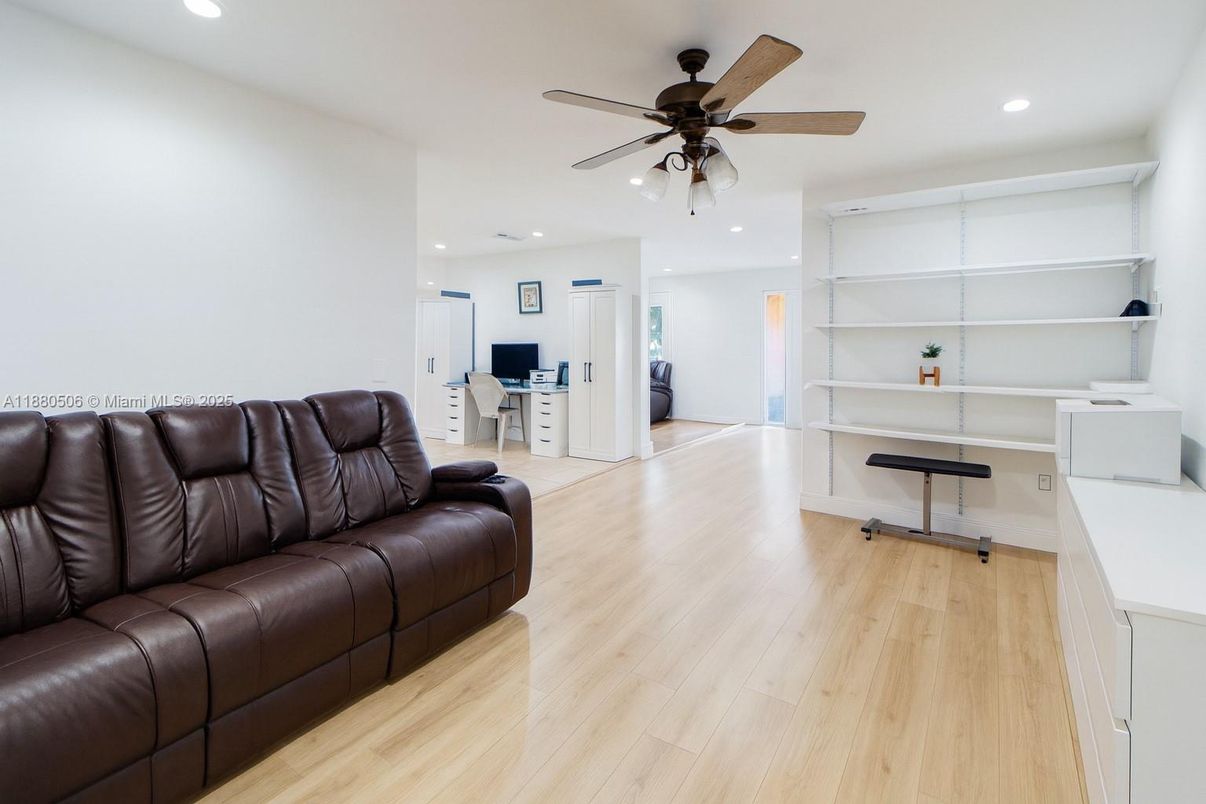 Interior, Recessed Lighting, Wood Texture Flooring