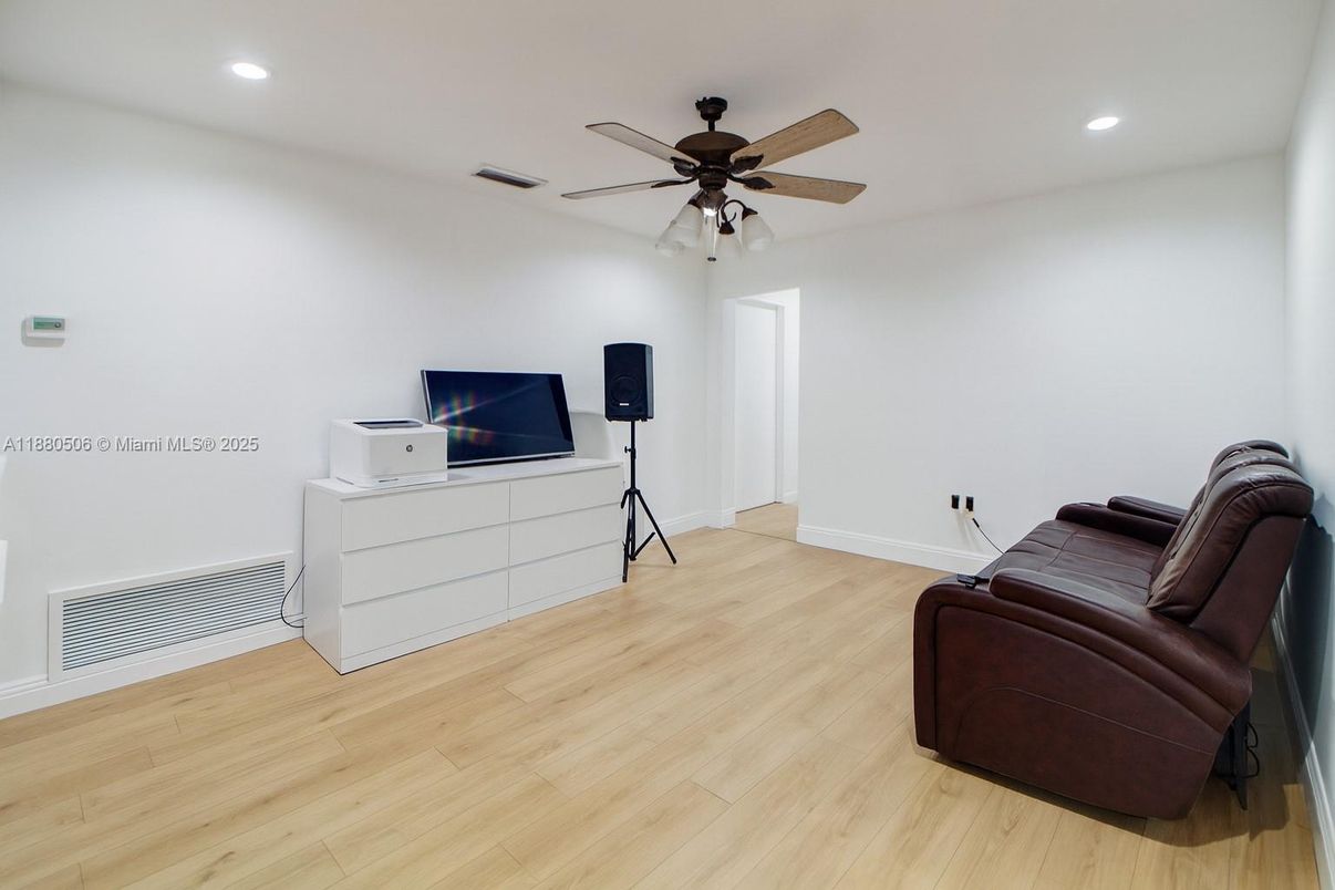 Interior, Recessed Lighting, Wood Texture Flooring