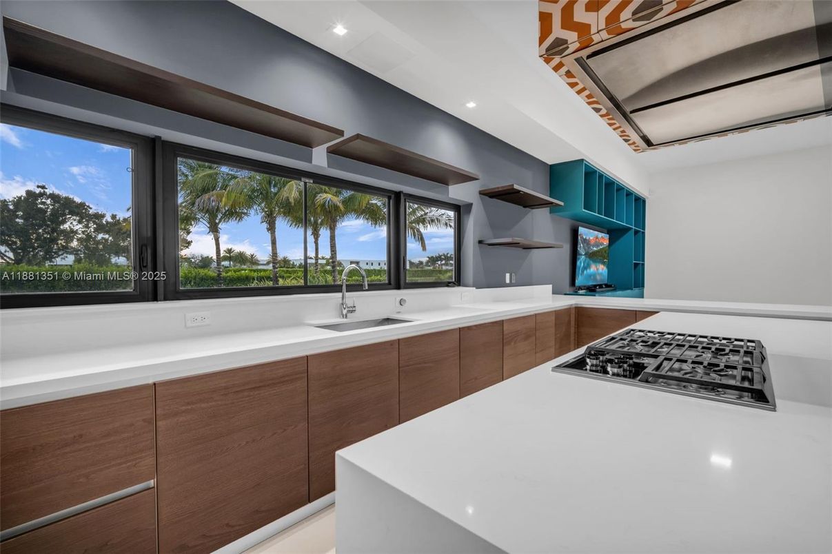 Interior, Kitchen, Recessed Lighting, Water