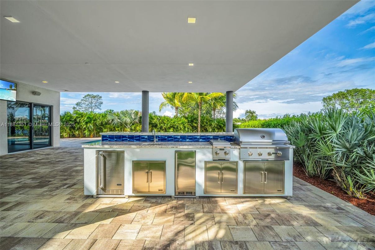 Exterior, Outdoor Kitchen