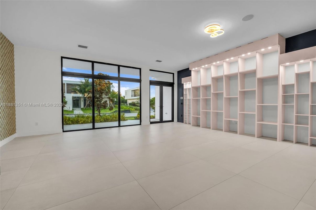 Empty room, Interior, Recessed Lighting