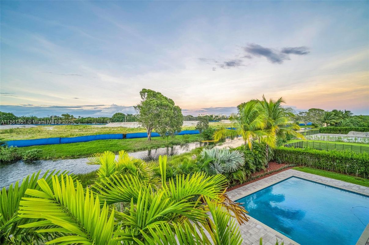 Exterior, Pool, Water