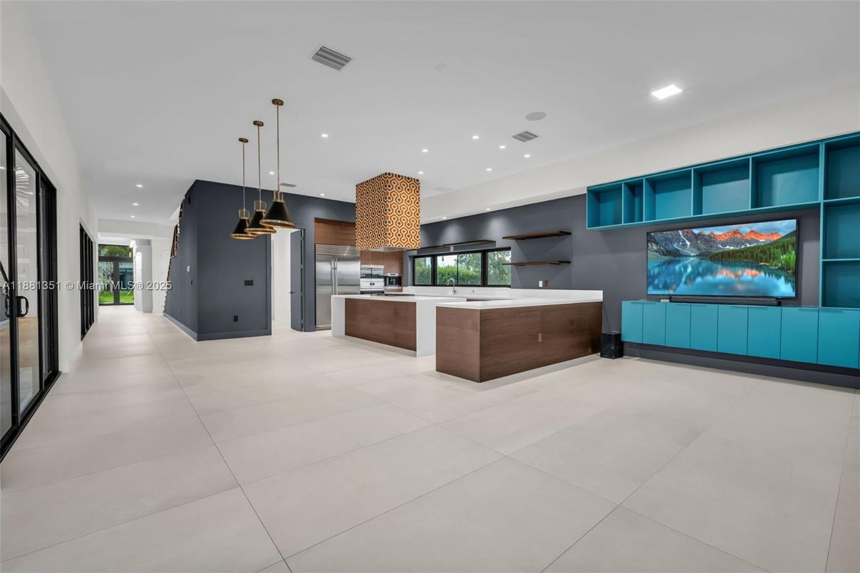 Interior, Kitchen, Pendant Lights, Recessed Lighting, Stainless Steel Appliances